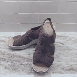Bzees 8.5 Brown Wedge Sandals